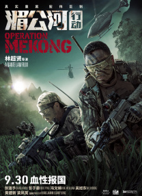 手撕小舞衣服视频素材